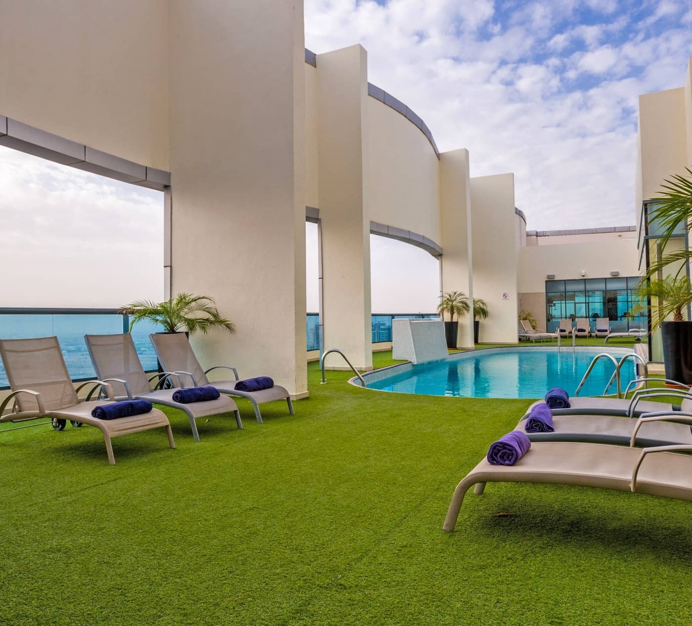 firstCentralHotelpool