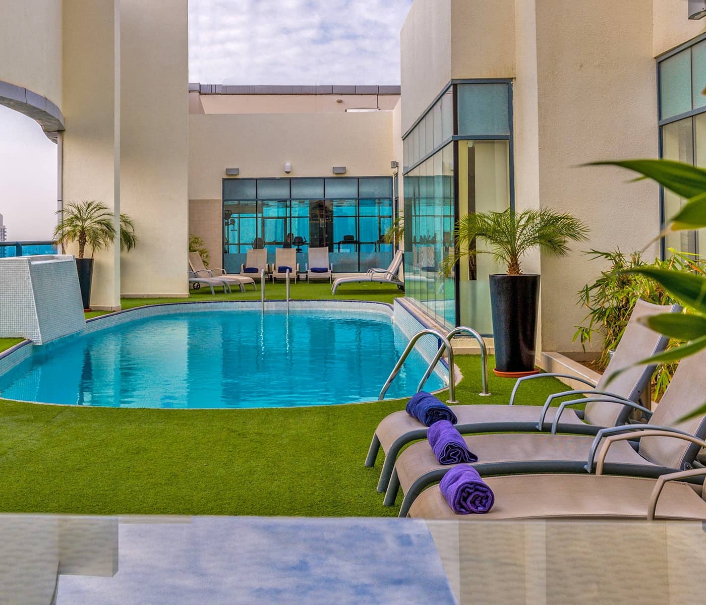 firstCentralHotelpool